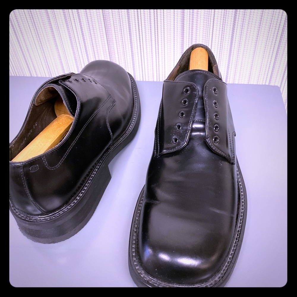 Skechers shoes. Classic black